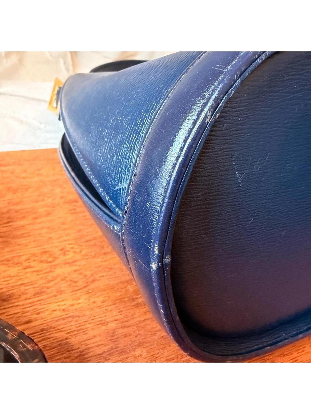 Valentino Garavani Vintage Indigo leather bucket bag - Picture 6 of 9